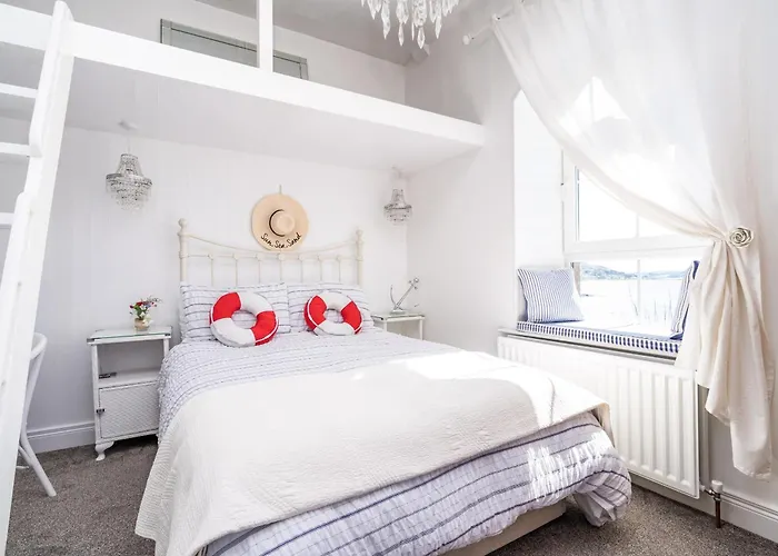 The Old Coastguard Tower Tatil Evi *